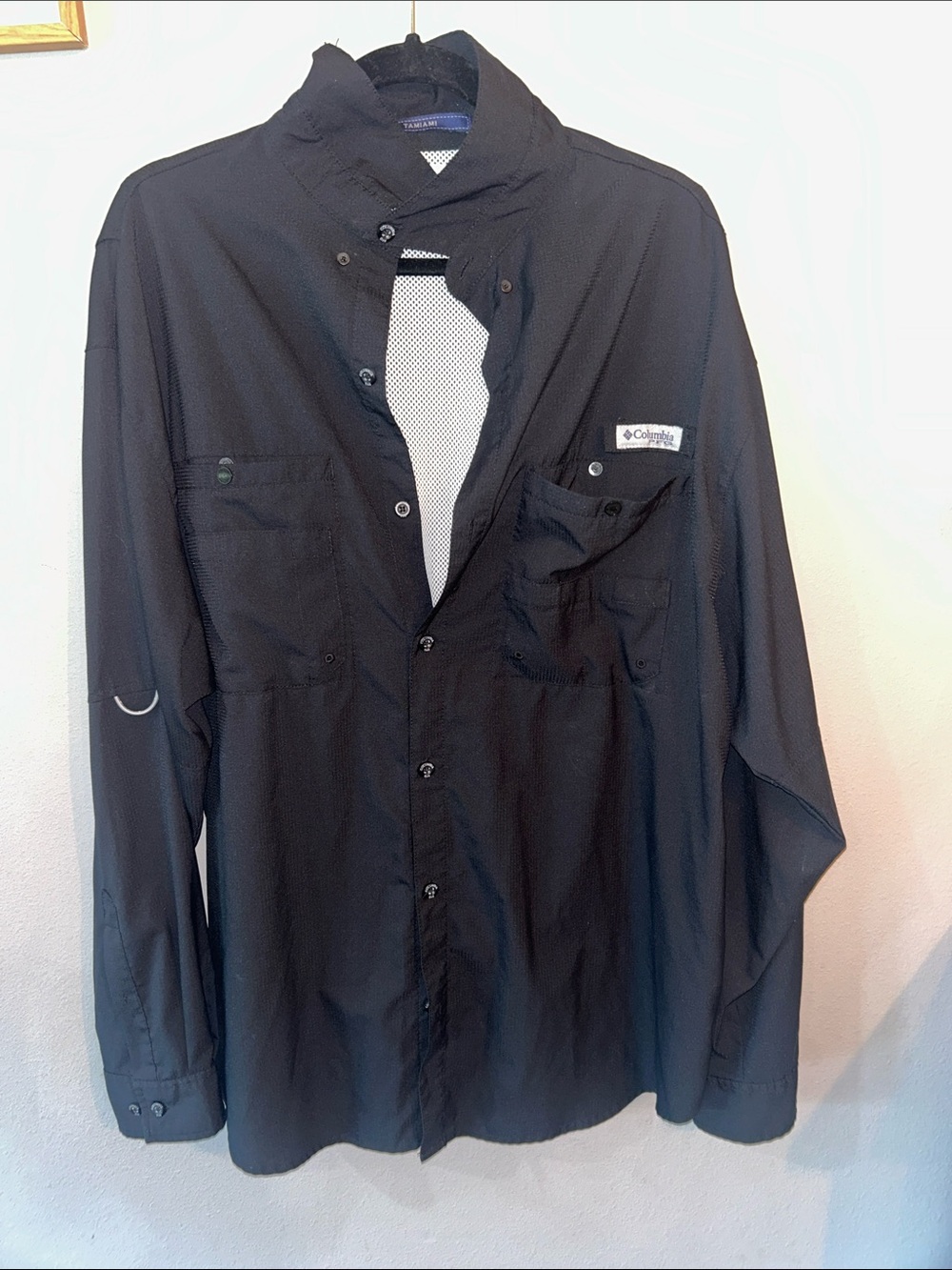 Columbia Men's Black Lightweight shirt